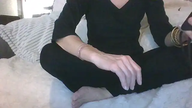 Snapshot of Valentinette chatting on February 21, 2026, 8:44 pm Valentinette online show from February 21, 2026, 8:44 pm