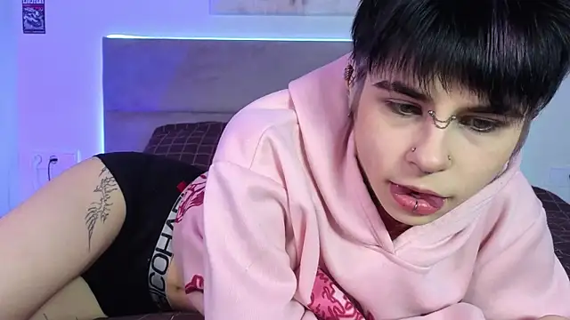 Alex Vallley online show from December 17, 2025, 10:59 pm