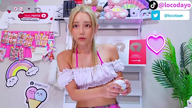 Snapshot of -LOCOMOCO- chatting on August 2, 2026, 10:13 am -LOCOMOCO- online show from August 2, 2026, 10:13 am