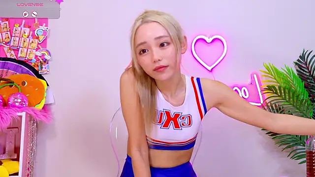 Snapshot of -LOCOMOCO- chatting on May 28, 2026, 10:43 am -LOCOMOCO- online show from May 28, 2026, 10:43 am