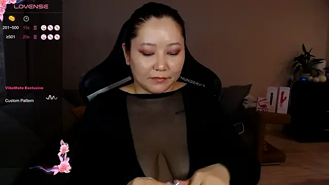 Snapshot of LisaAsianFlower chatting on March 21, 2025, 11:22 am LisaAsianFlower online show from March 21, 2025, 11:22 am