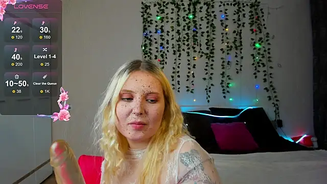 Moon   Love online show from March 9, 2025, 11:58 am