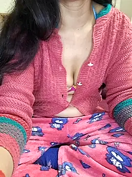 Cute-Zarina online show from December 14, 2025, 6:46 pm