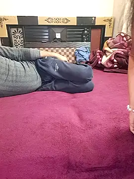 Cute-Zarina online show from December 20, 2025, 6:33 pm