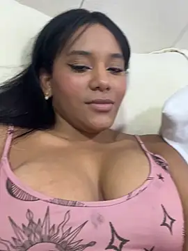 Snapshot of adalinarusell_ chatting on April 5, 2026, 3:35 am adalinarusell online show from April 5, 2026, 3:35 am