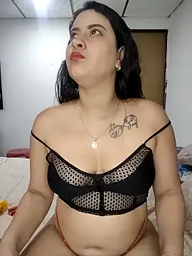 Snapshot of mialorents chatting on February 24, 2026, 12:44 am mialorents online show from February 24, 2026, 12:44 am