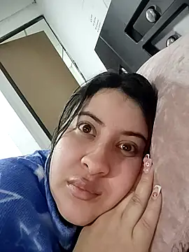 Snapshot of mialorents chatting on February 3, 2026, 12:32 pm mialorents online show from February 3, 2026, 12:32 pm