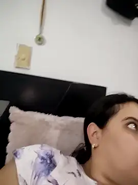 Snapshot of mialorents chatting on February 8, 2026, 11:13 pm mialorents online show from February 8, 2026, 11:13 pm