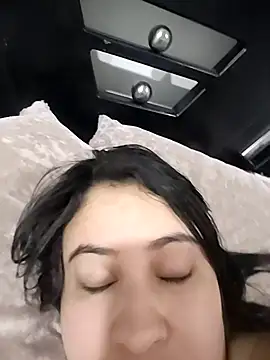 Snapshot of mialorents chatting on February 15, 2026, 5:01 pm mialorents online show from February 15, 2026, 5:01 pm