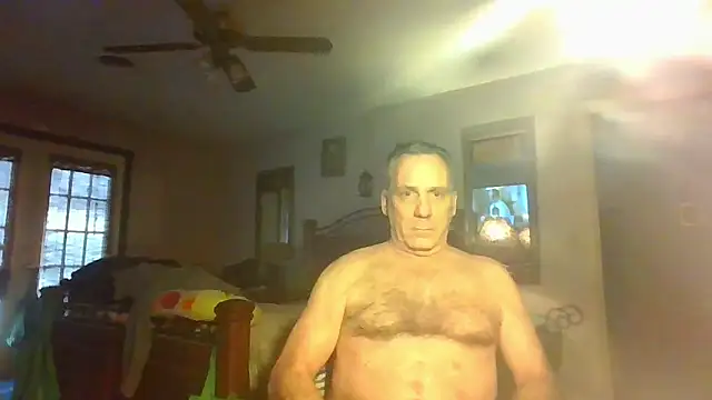 Snapshot of HunkofRock chatting on January 17, 2026, 2:53 pm HunkofRock online show from January 17, 2026, 2:53 pm