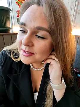 Snapshot of Juicy_PeachLux chatting on May 6, 2026, 1:42 am Juicy PeachLux online show from May 6, 2026, 1:42 am