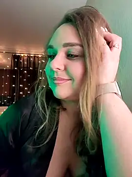 Juicy PeachLux online show from December 1, 2025, 6:42 pm