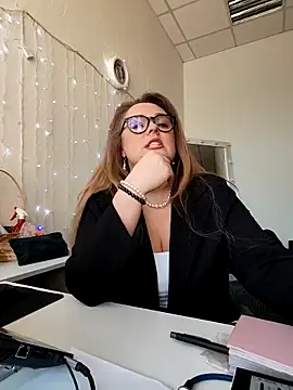 Juicy PeachLux online show from March 26, 2026, 7:06 am