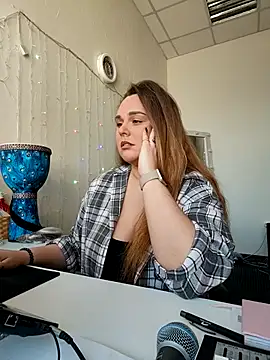 Juicy PeachLux online show from March 23, 2026, 8:25 am