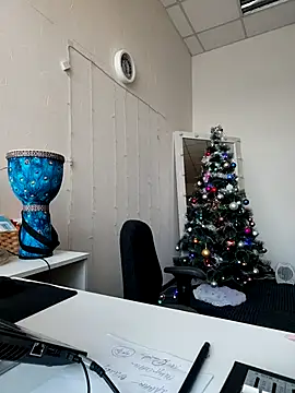 Juicy PeachLux online show from December 17, 2025, 6:51 am