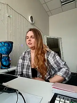 Juicy PeachLux online show from February 15, 2026, 7:51 am