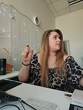 Snapshot of Juicy_PeachLux chatting on May 16, 2026, 10:36 am Juicy PeachLux online show from May 16, 2026, 10:36 am
