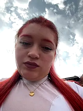 Karina Leon online show from December 15, 2025, 8:14 pm