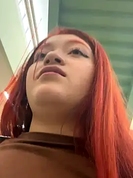 Karina Leon online show from December 16, 2025, 8:46 pm