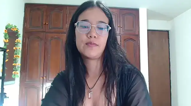 Snapshot of AmberGold_ chatting on March 7, 2025, 10:43 pm AmberGold online show from March 7, 2025, 10:43 pm