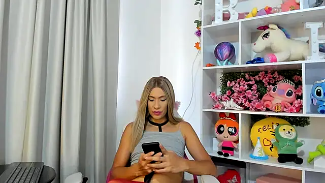 Snapshot of davinaclaire chatting on June 25, 2026, 7:52 pm davinaclaire online show from June 25, 2026, 7:52 pm