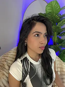  Emily Thompson  online show from April 12, 2026, 3:10 am