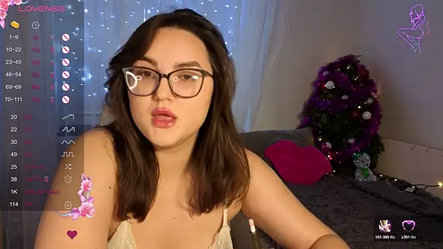 MiraLuccian online show from January 5, 2026, 9:29 pm