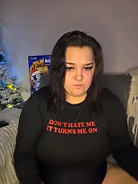 Saucy-Serenity online show from December 1, 2025, 9:37 pm