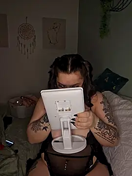 Saucy-Serenity online show from March 18, 2026, 8:10 pm