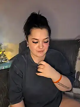 Saucy-Serenity online show from November 27, 2025, 8:31 pm