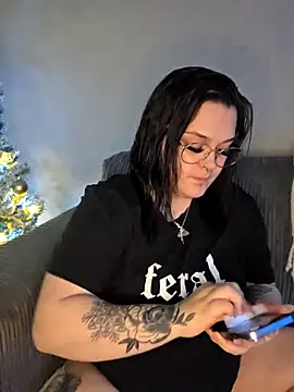 Saucy-Serenity online show from November 18, 2025, 8:34 pm