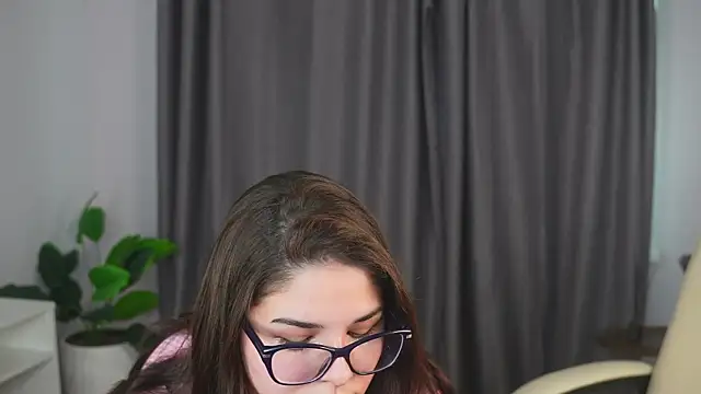 Snapshot of FloraBanford chatting on March 17, 2025, 2:12 pm FloraBanford online show from March 17, 2025, 2:12 pm