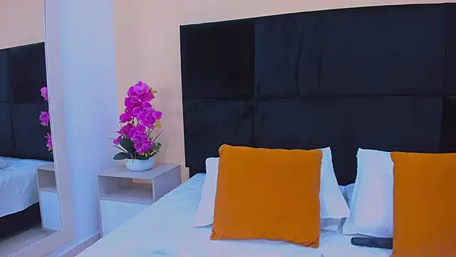 Snapshot of MaddyCrofft chatting on January 18, 2026, 11:24 am MaddyCrofft online show from January 18, 2026, 11:24 am