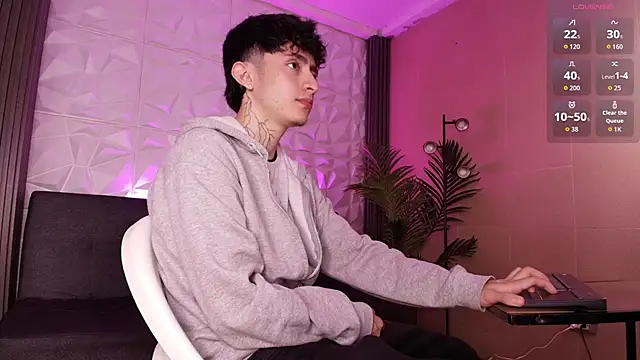 troy rouge online show from November 28, 2025, 7:14 pm