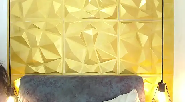 Small Hot19 online show from March 12, 2025, 3:51 pm