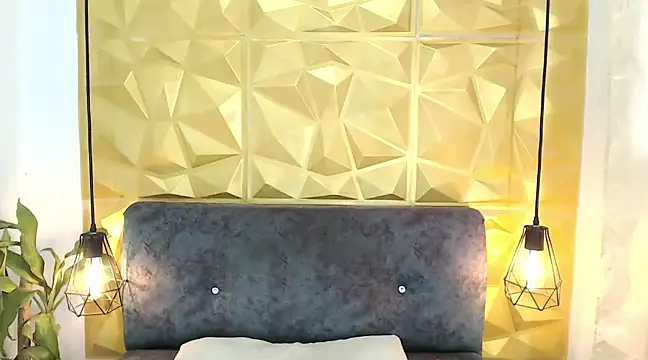 Small Hot19 online show from March 20, 2025, 3:25 pm