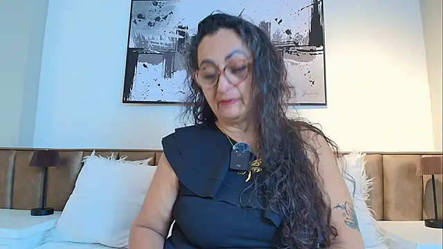 AlessandraLeroy online show from May 11, 2026, 12:06 pm