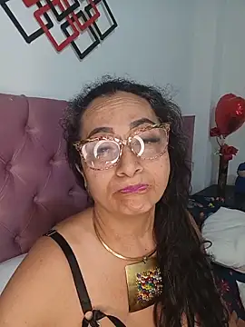 AlessandraLeroy online show from May 19, 2026, 12:59 am