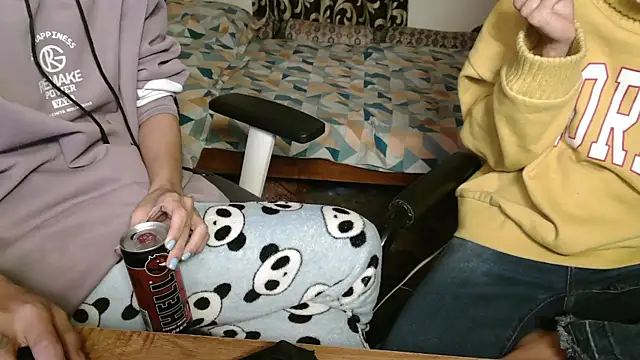 NaughtyThrouple007 online show from December 18, 2025, 12:49 am