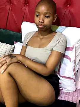 Snapshot of BondiBitch chatting on October 8, 2025, 11:49 pm BondiBitch online show from October 8, 2025, 11:49 pm