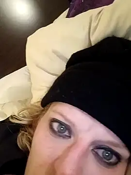 KITTYBOOBOOFUXX online show from November 8, 2025, 7:45 am