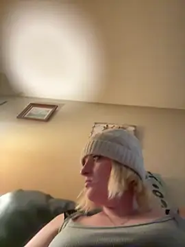 KITTYBOOBOOFUXX online show from February 2, 2026, 5:28 am