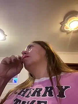 Snapshot of Luna-nevada chatting on February 5, 2026, 2:51 am Luna-nevada online show from February 5, 2026, 2:51 am