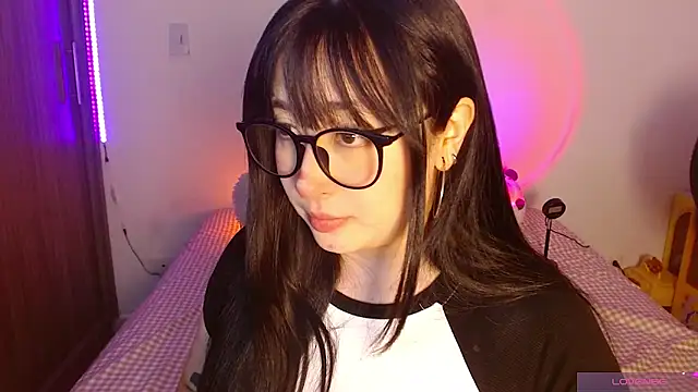 Oliviargf online show from June 12, 2026, 1:25 am