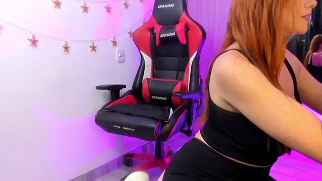 LindaSilverstone online show from April 22, 2026, 12:39 am