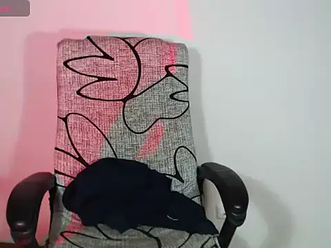 Hannah Kiim online show from February 24, 2026, 5:08 am