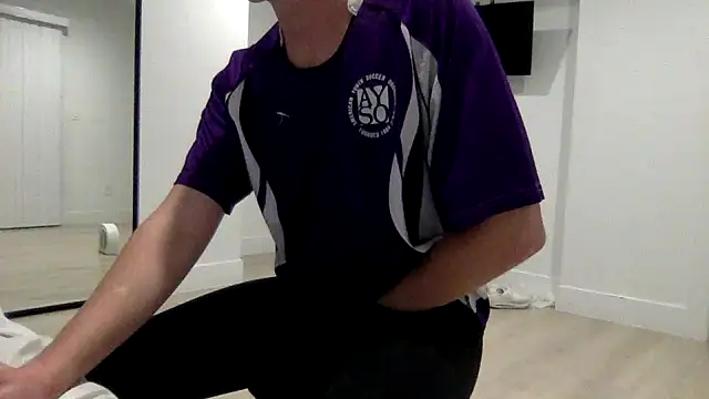 Snapshot of TheDaddy005 chatting on March 7, 2025, 5:40 am TheDaddy005 online show from March 7, 2025, 5:40 am