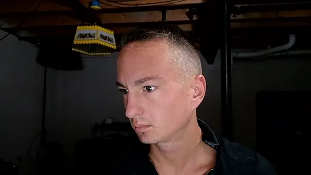 Snapshot of TheDaddy005 chatting on December 20, 2025, 1:47 pm TheDaddy005 online show from December 20, 2025, 1:47 pm