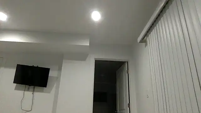 Snapshot of TheDaddy005 chatting on March 9, 2025, 2:39 am TheDaddy005 online show from March 9, 2025, 2:39 am