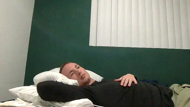 Snapshot of TheDaddy005 chatting on March 8, 2025, 3:50 am TheDaddy005 online show from March 8, 2025, 3:50 am